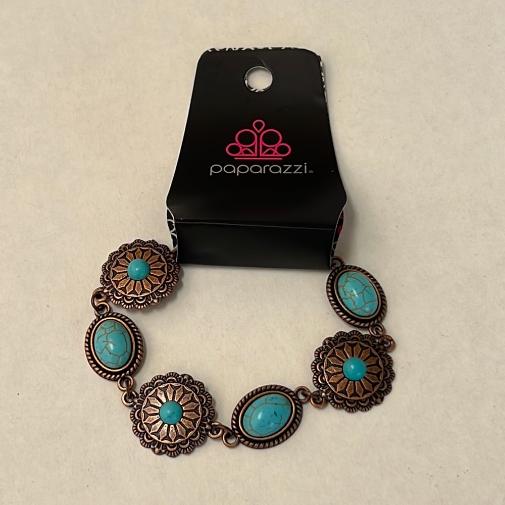 Paparazzi- NWT Vintage Paparazzi bracelet (Buy more save more)